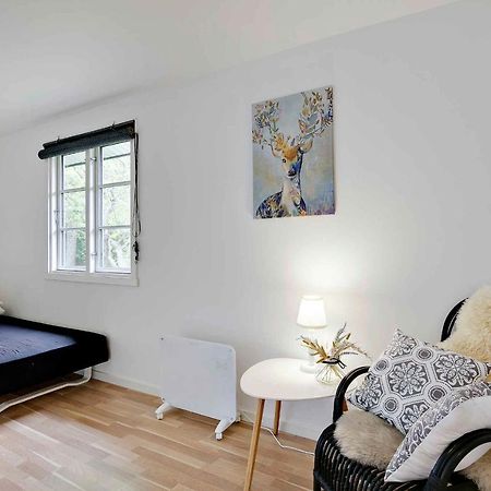 Nyistandsat Sommerhus Med Kaerlighed Og Sjael Kyndelose Exterior foto