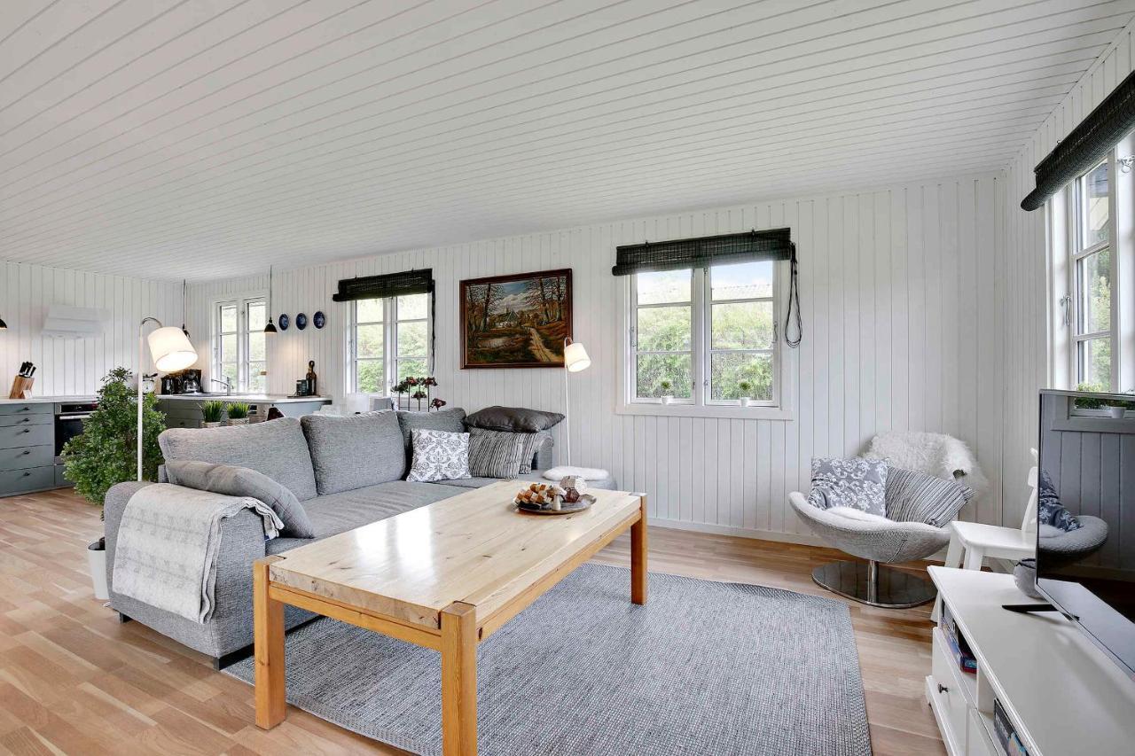 Nyistandsat Sommerhus Med Kaerlighed Og Sjael Kyndelose Exterior foto