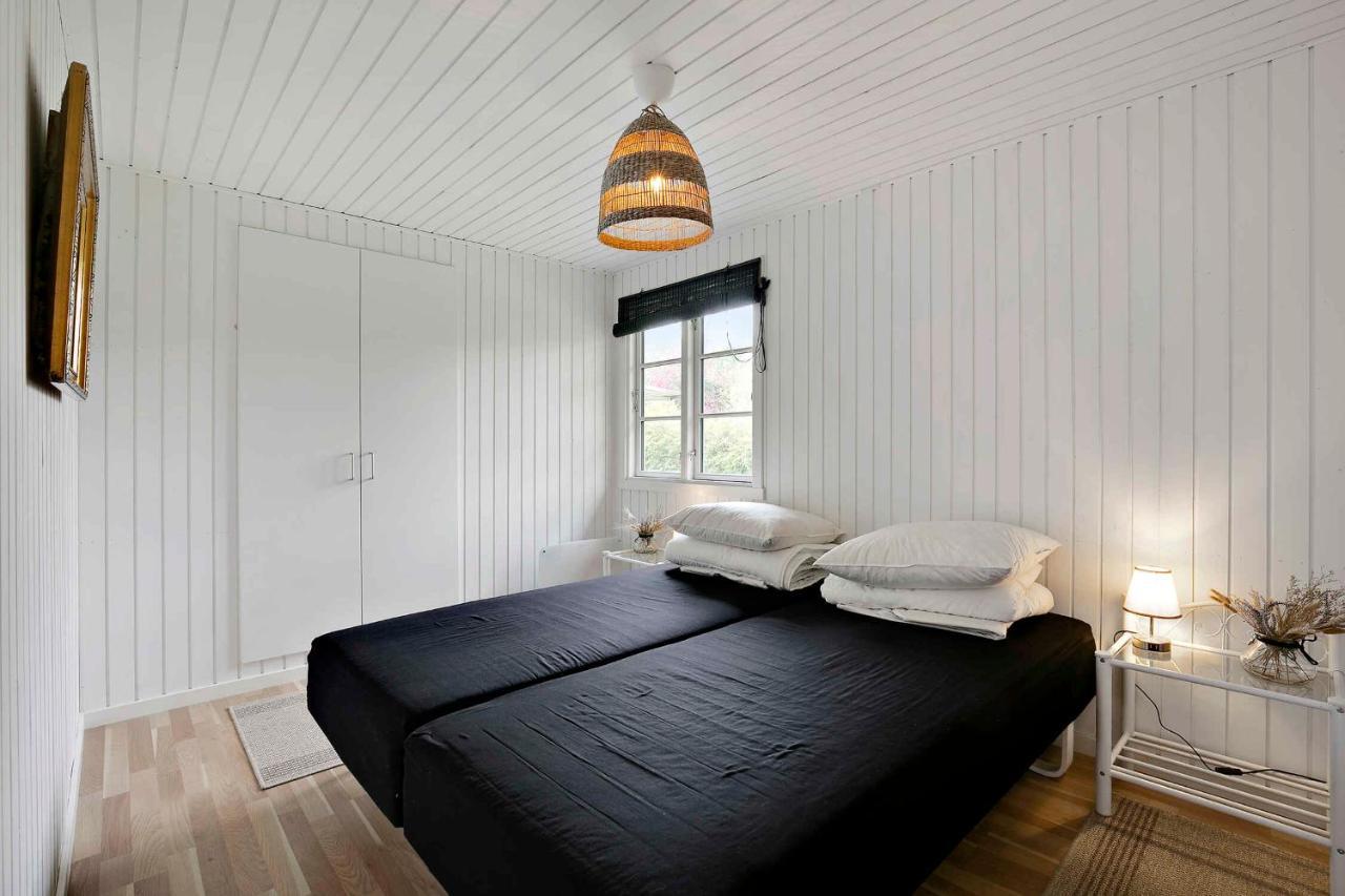Nyistandsat Sommerhus Med Kaerlighed Og Sjael Kyndelose Exterior foto